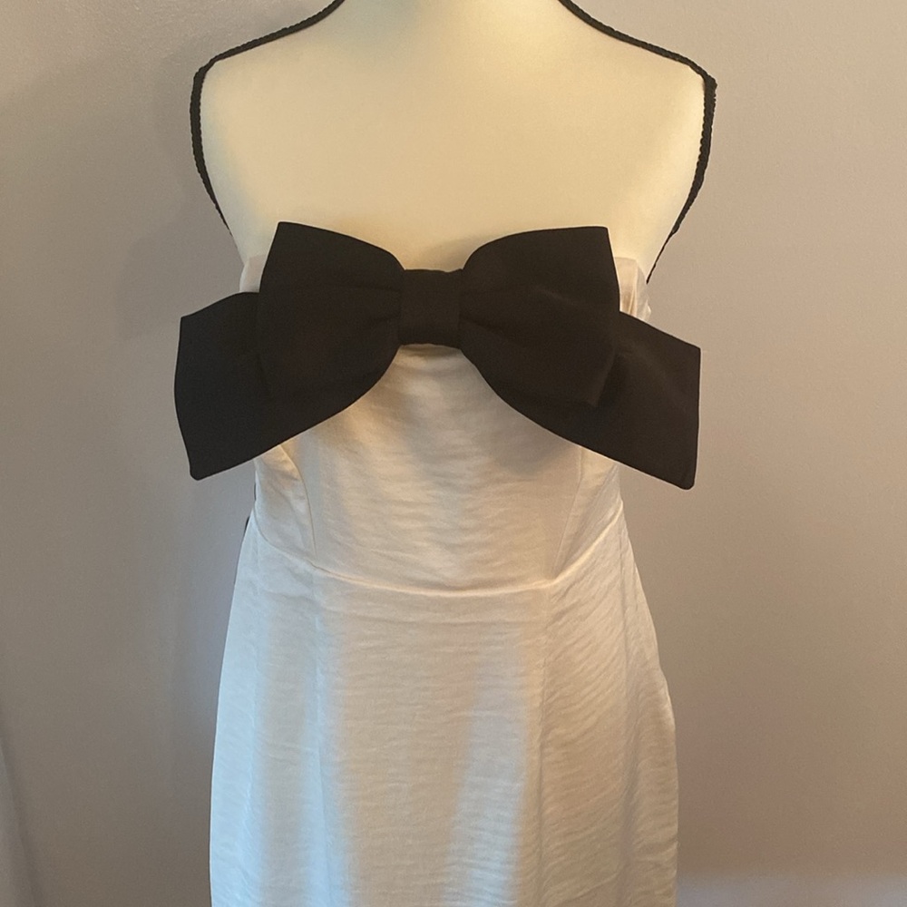 Express NWT bow front medium strapless dress - Picture 2 of 9
